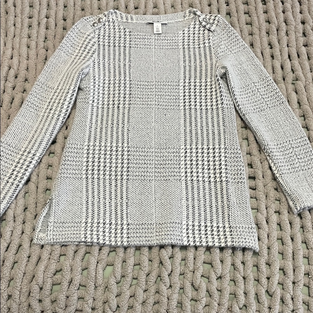 White House Black Market Black and White Houndstooth Sweater